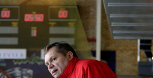 Latvijas hokeja izlases kandidāti uzveic Latvijas jauniešu izlasi
