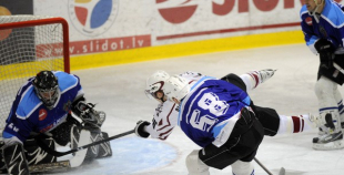 Foto: "Dinamo/Juniors" uzvar Ozolniekus