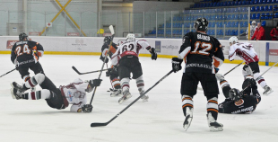"SMScredit.lv" ar 4:3 uzveic HK "Juniors"