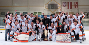 "SMScredit.lv" hokejisti izcīnīja Latvijas čempionu titulu