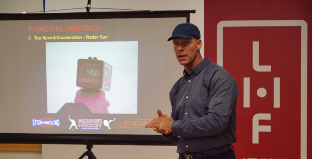 FOTO: Hokeja speciālists Šons Skiners uzstājas seminārā Latvijā!