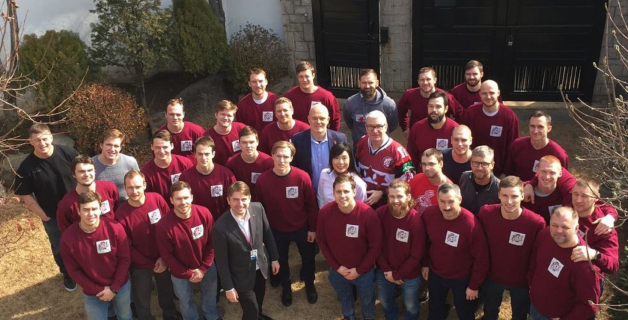 Latvijas hokeja valstsvienība viesojās Latvijas vēstniecībā Korejā 