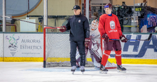 Junioru hokeja izlase aizvada pirmo pārbaudes spēli Ziemeļamerikā