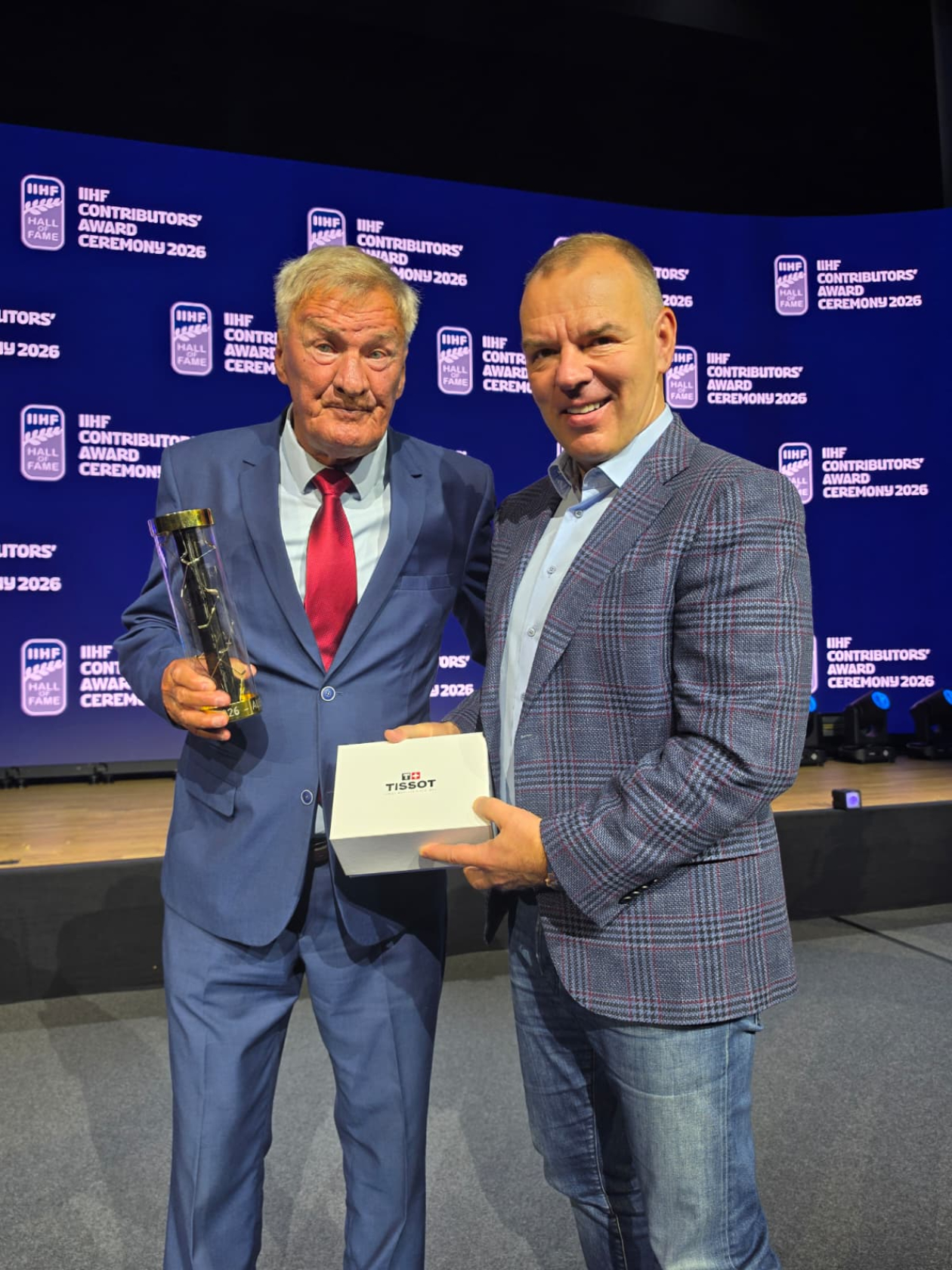 Aleksandrs Cicurskis saņem IIHF "Johan Bollue Award"