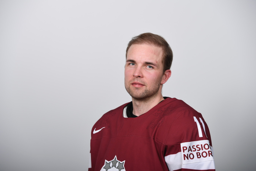 Latvijas izlases kapteinis - Roberts Bukarts, asistēs viņam četri hokejisti 