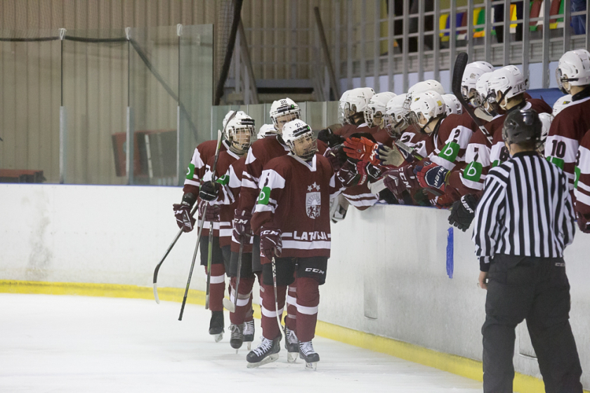 Latvijas U-16 izlase sāk ar pārliecinošu uzvaru, U-18 komandai panākums sīvā cīņā