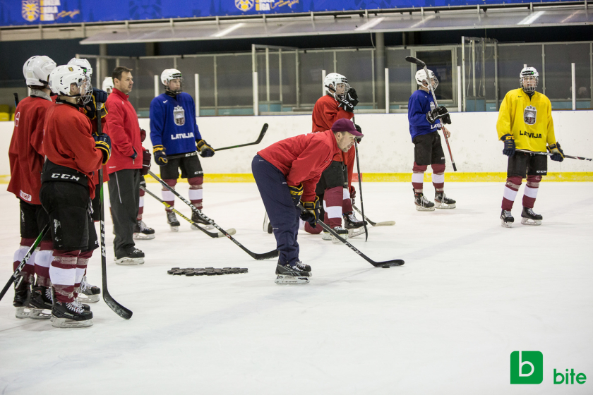 Latvijas U-18 hokeja izlase novembrī aizvadīja sešu dienu treniņnometni