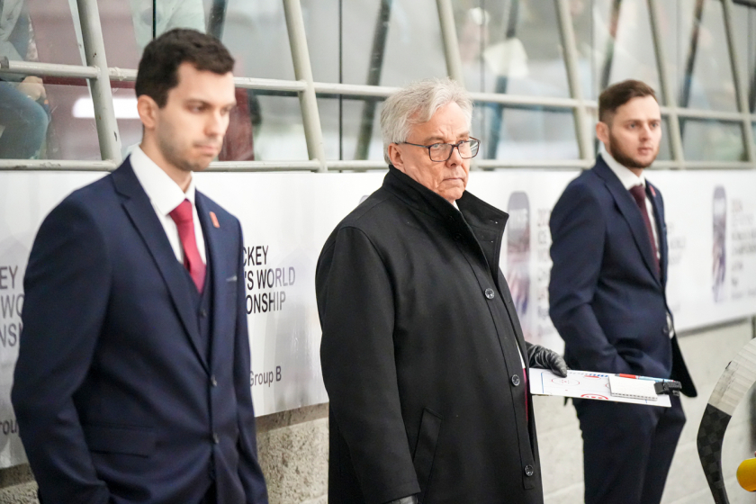 Sieviešu komandas galvenais boss - somu hokeja leģenda Hannu Saintula