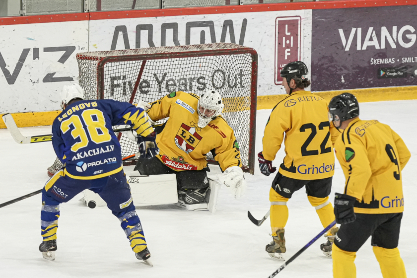 Startējis Latvijas veterānu čempionāts