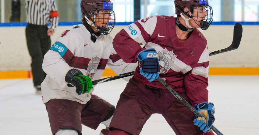 FOTO: Latvijas U-20 hokeja izlase aizvada savstarpēju spēli