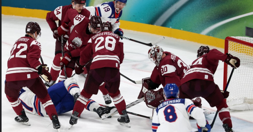 Latvija olimpisko hokeja turnīru Milānā sāk ar zaudējumu ASV