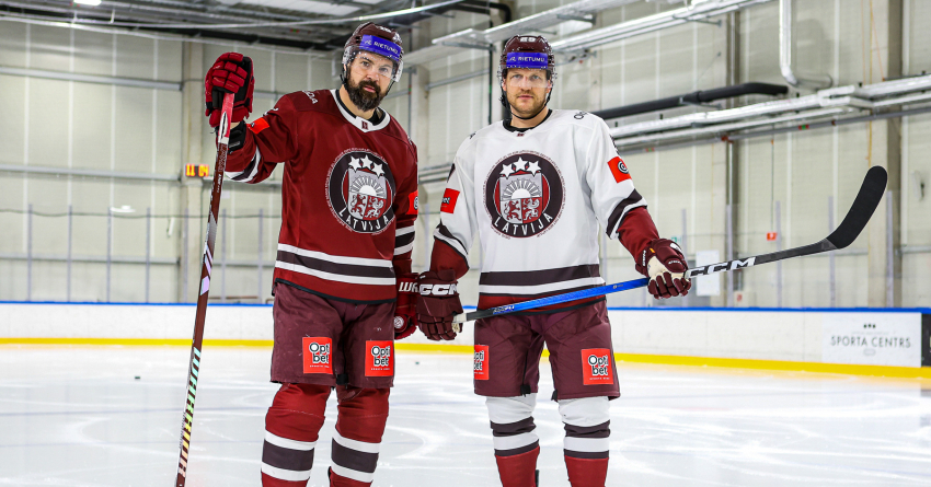 Latvijas hokeja izlase prezentē jaunos valstsvienības spēļu kreklus  