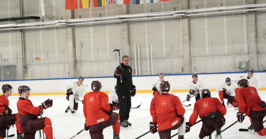 Latvijas hokeja izlases aizvada pirmo treniņnometnes dienu