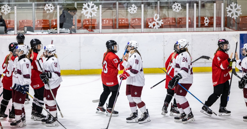 Latvijas U18 sieviešu hokeja izlase spraigā spēlē piekāpjas Lietuvas vienaudzēm